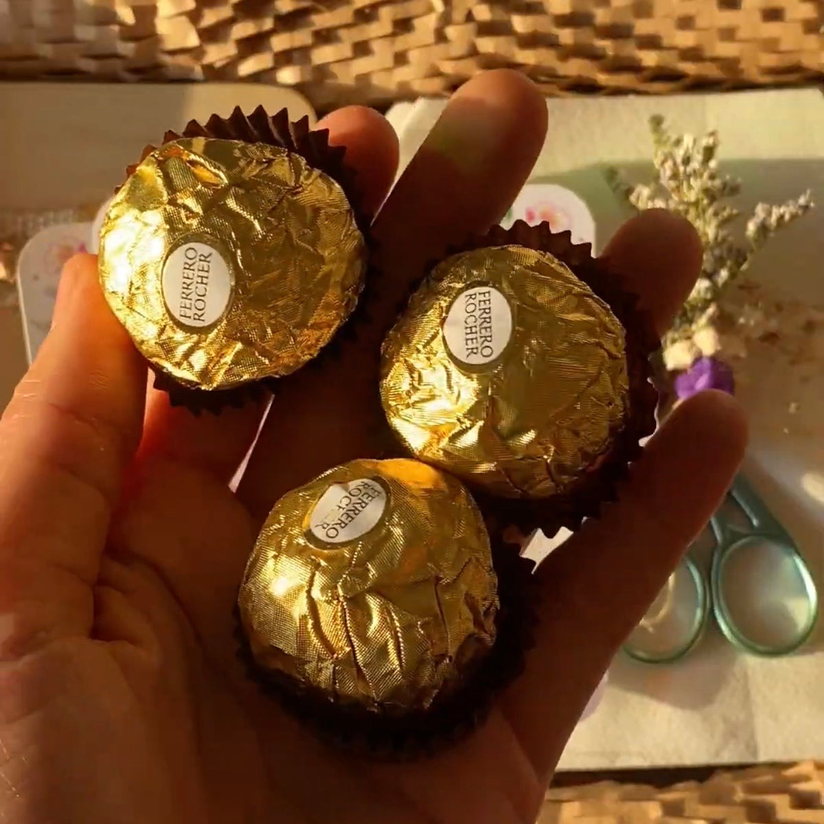 3 chocolates Ferrero Rocher